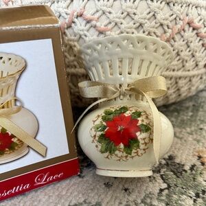 Vintage christmas Porcelain Vase Poinsettia Holly Leaves Gold